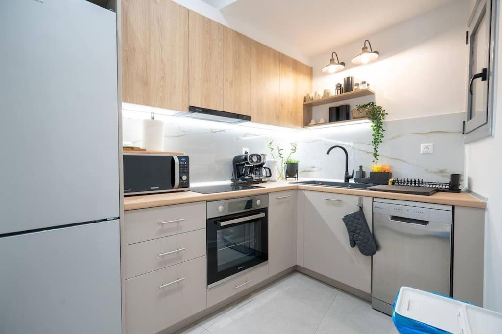 Piraeus Cozy Apartment For 4 Persons 외부 사진